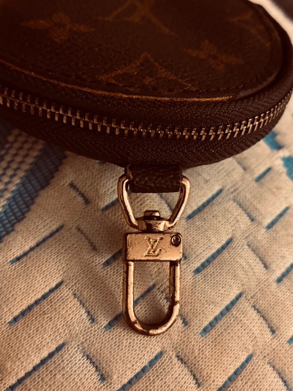 Louis Vuitton Beige Round Leather Coin Pouch with Zipper - Picture 5 of 8